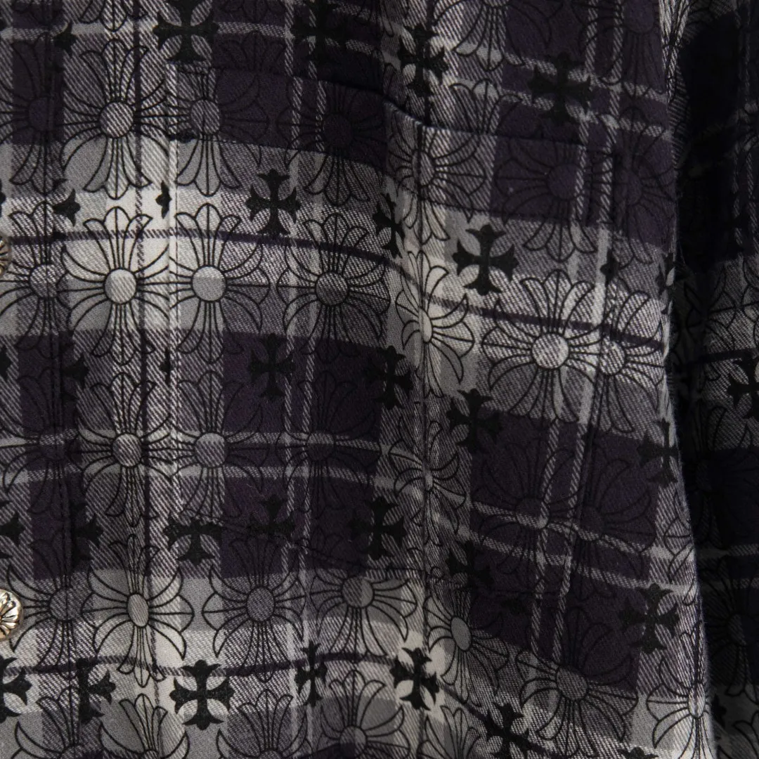 P280 version [Exclusive supply] Chrome Hearts classic cashew flower cross all-over printed jacquard long-sleeved top couple casual shirt 1️⃣Customized original jacquard fabric, high-quality pure cotton jacquard plaid fabric, soft and comfortable to the touch, a very high-quality fabric! 2️⃣The details of the workmanship are perfectly controlled. The lining is made of vest hemming, and the cuffs are made of double cross leather labels. It is different from the ordinary version. The collar is also designed with interlining, which shows high-end fashion and personality. The style is fashionable, simple and elegant, and it is a very versatile jacket! 4⃣️Complete accessories, all customized with original versions! Same style for men and women Color: cashew black Size: S M L XL Number: SG10484